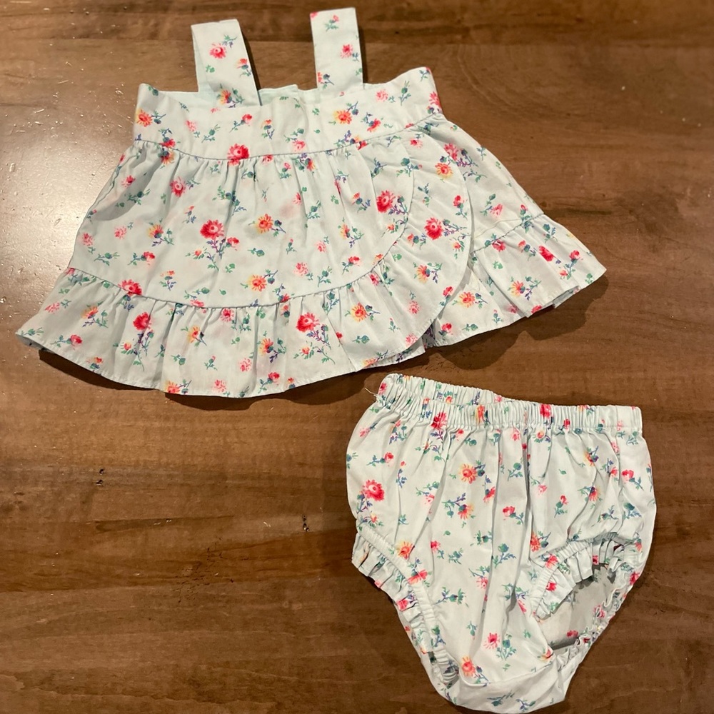 Gap infant set